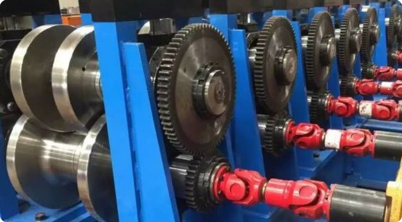 Heavy-duty-roll-forming-machine