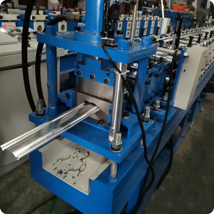 Xiamen Thrive: Expert Manufacturer of Sectional Garage Door Roll Forming Machines