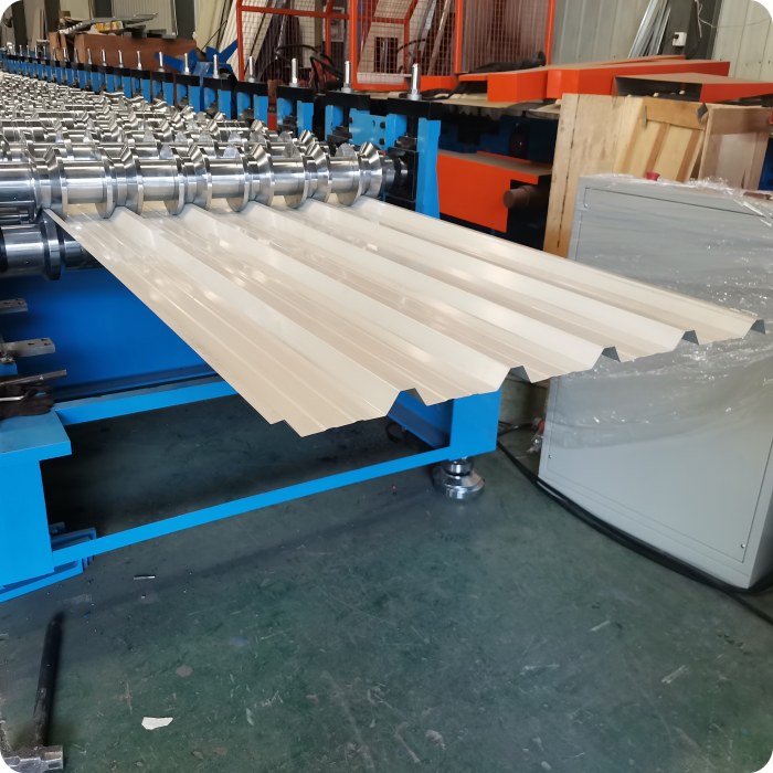 How to choose a reliable metal roof roll forming machine?