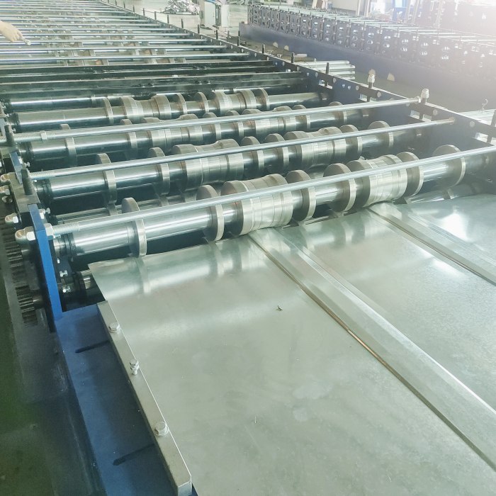 How to do daily maintenance on a roll forming machine?